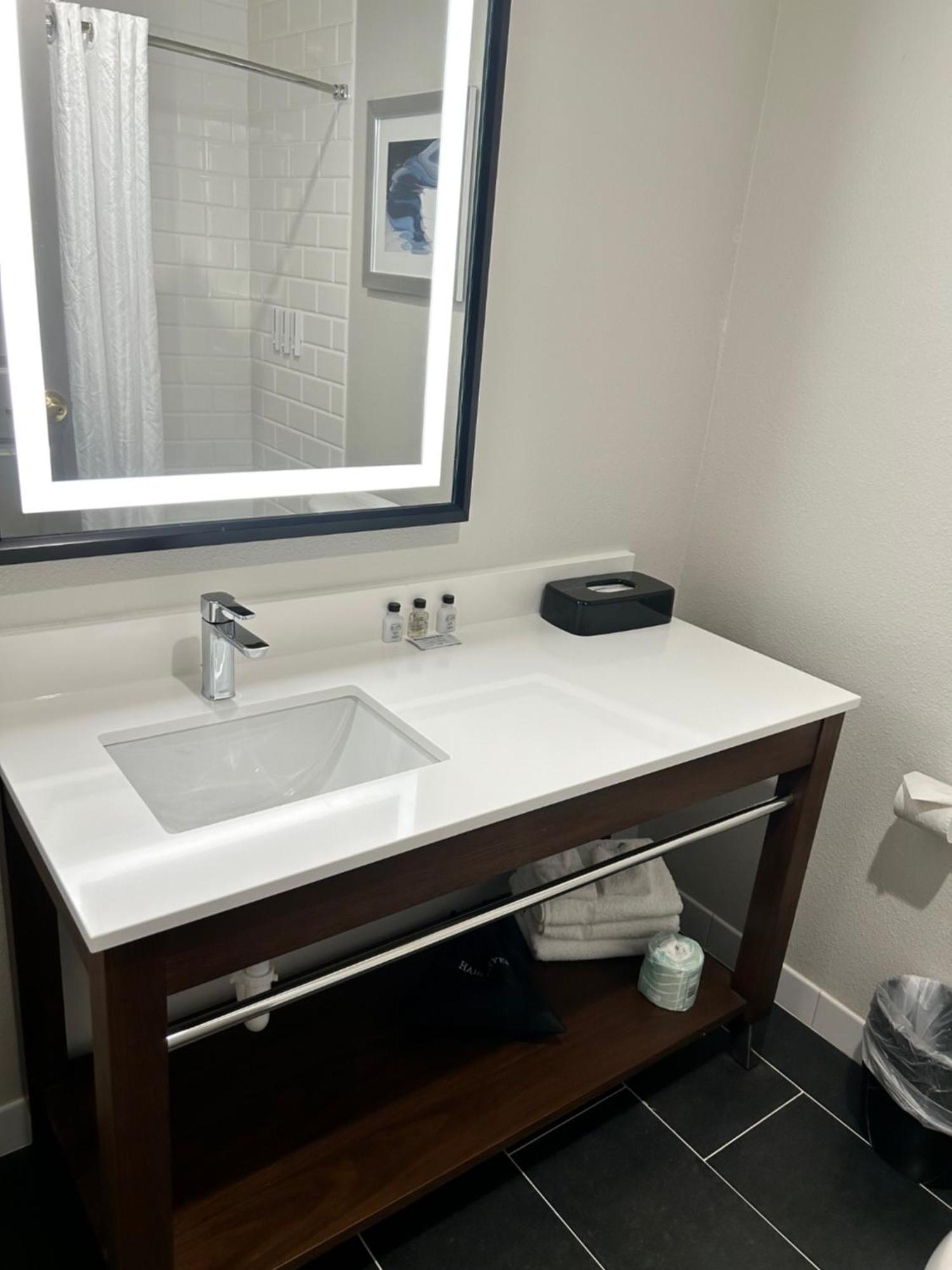 Hotel Four Points By Sheraton Manchester Airport 3*