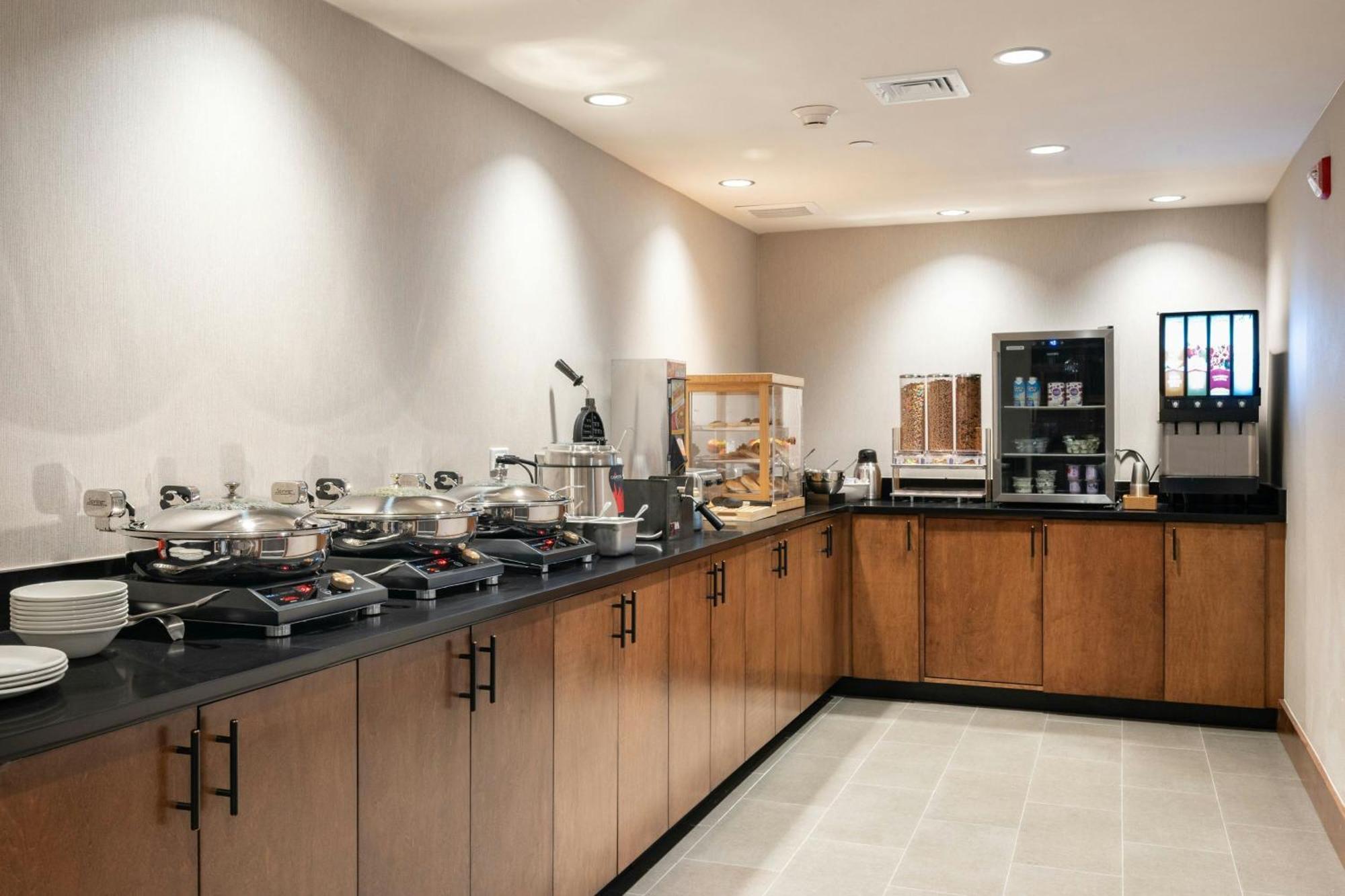 Hotel Four Points By Sheraton Manchester Airport 3*