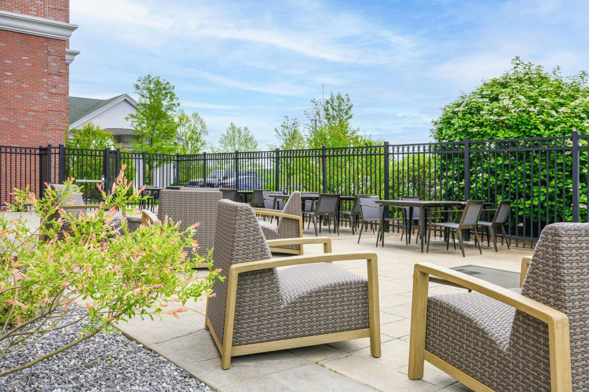 Four Points By Sheraton Manchester Airport 3*