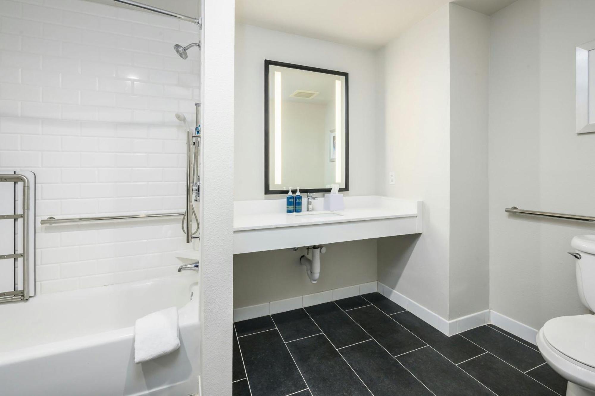 Four Points By Sheraton Manchester Airport Hotel 3*